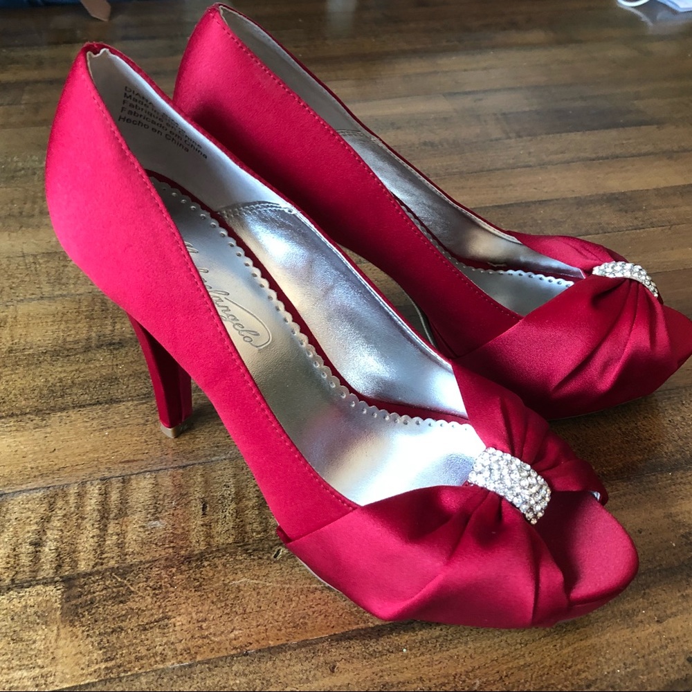 Sexy Red Satin Pumps!